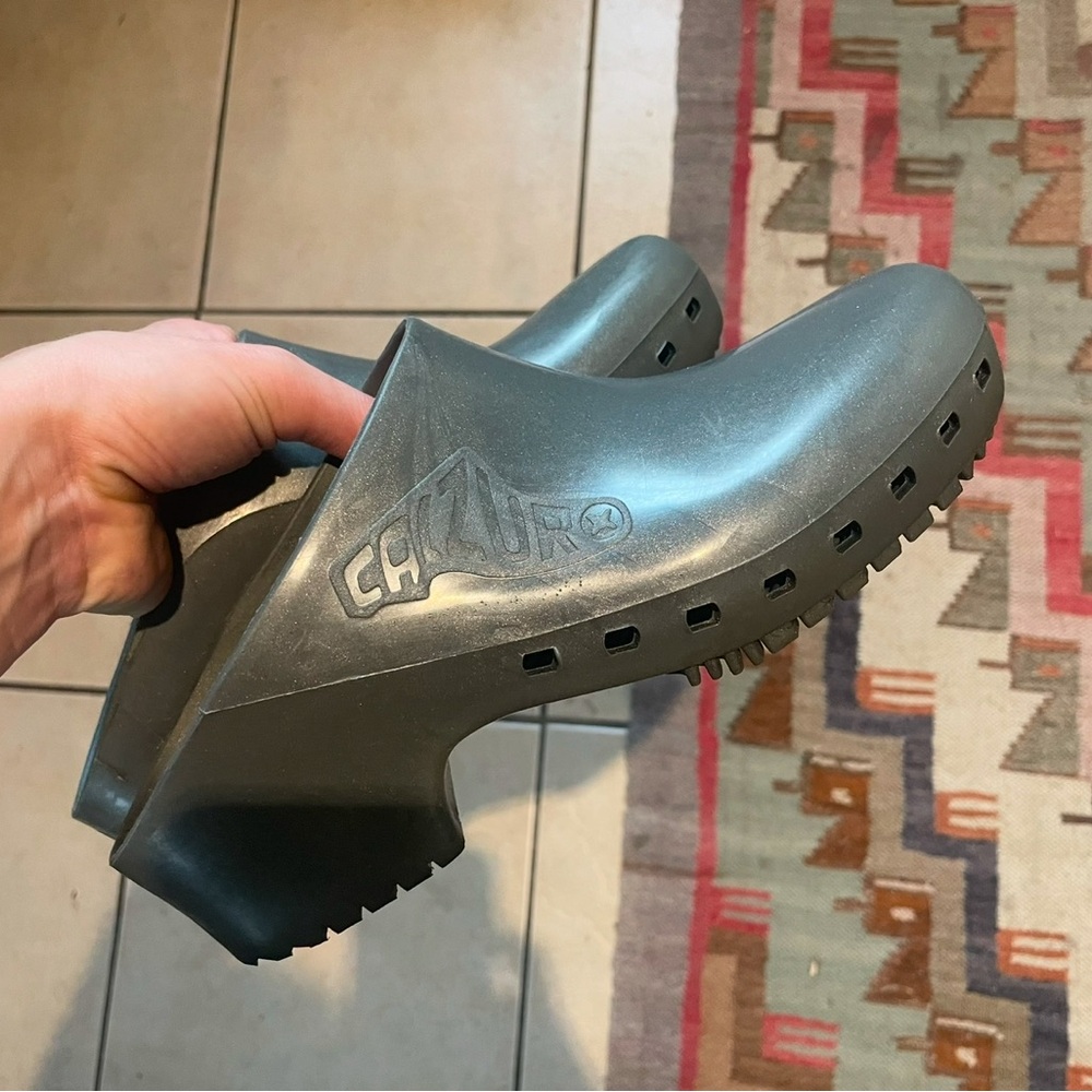 Calzuro Metallic Grey Clogs